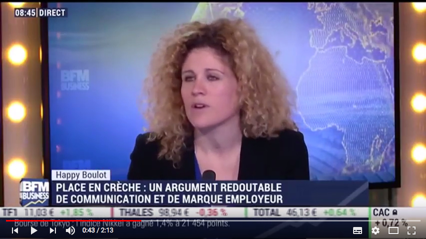Capture d'écran du reportage télé de BFM Business expliquant le service maplaceencrèche dans l'emission Happy Boulot