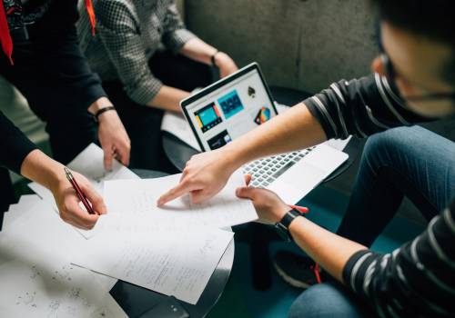 Des collaborateurs heureux sont des salariés impliqués et motivés pour dépasser leurs objectifs