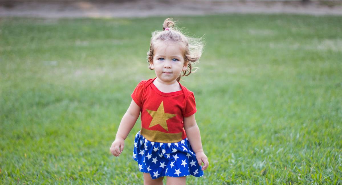 Petite fille costume de super heroine